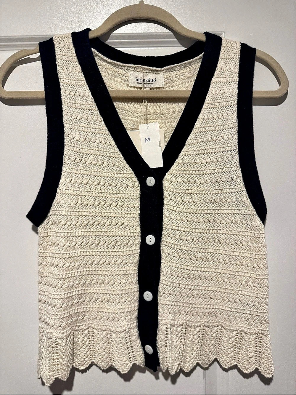 V-Neck Knit Vest in Cream & Black Size Medium NWT